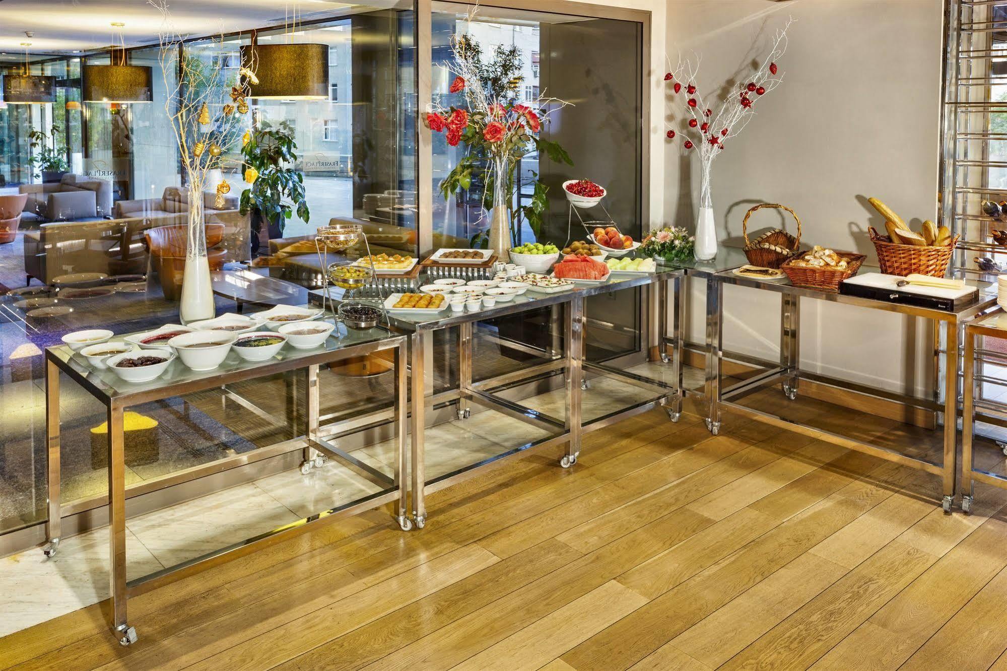 Fraser Place Anthill Estambul Exterior foto A buffet at a hotel