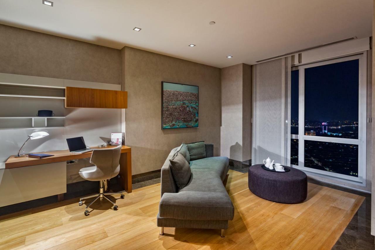 Fraser Place Anthill Estambul Exterior foto A living room with a large window